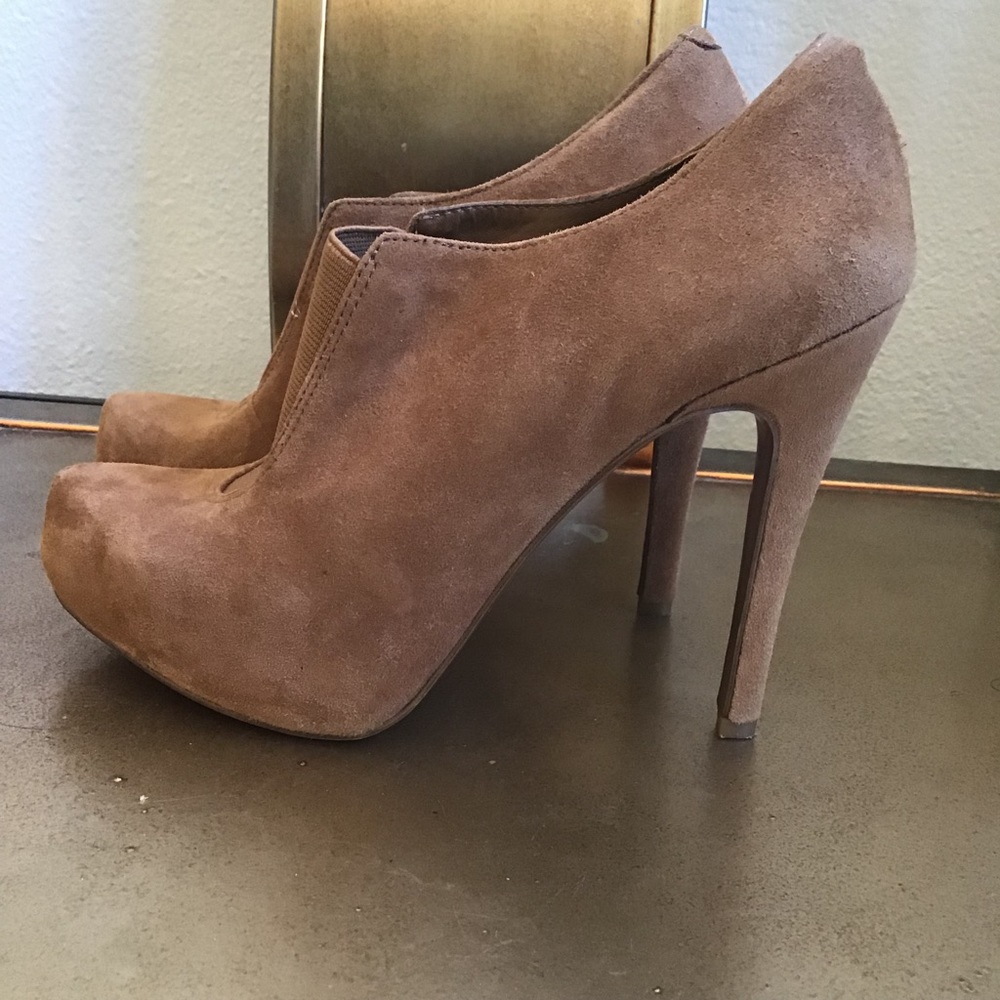 Shoes - Picture 3 of 7